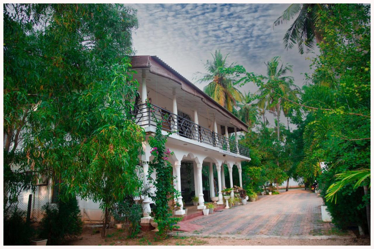 French Garden Resort Uppuveli Kültér fotó